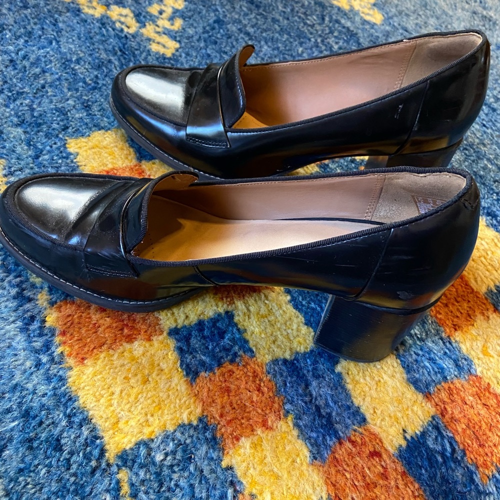 Clarks black heeled loafer size 10